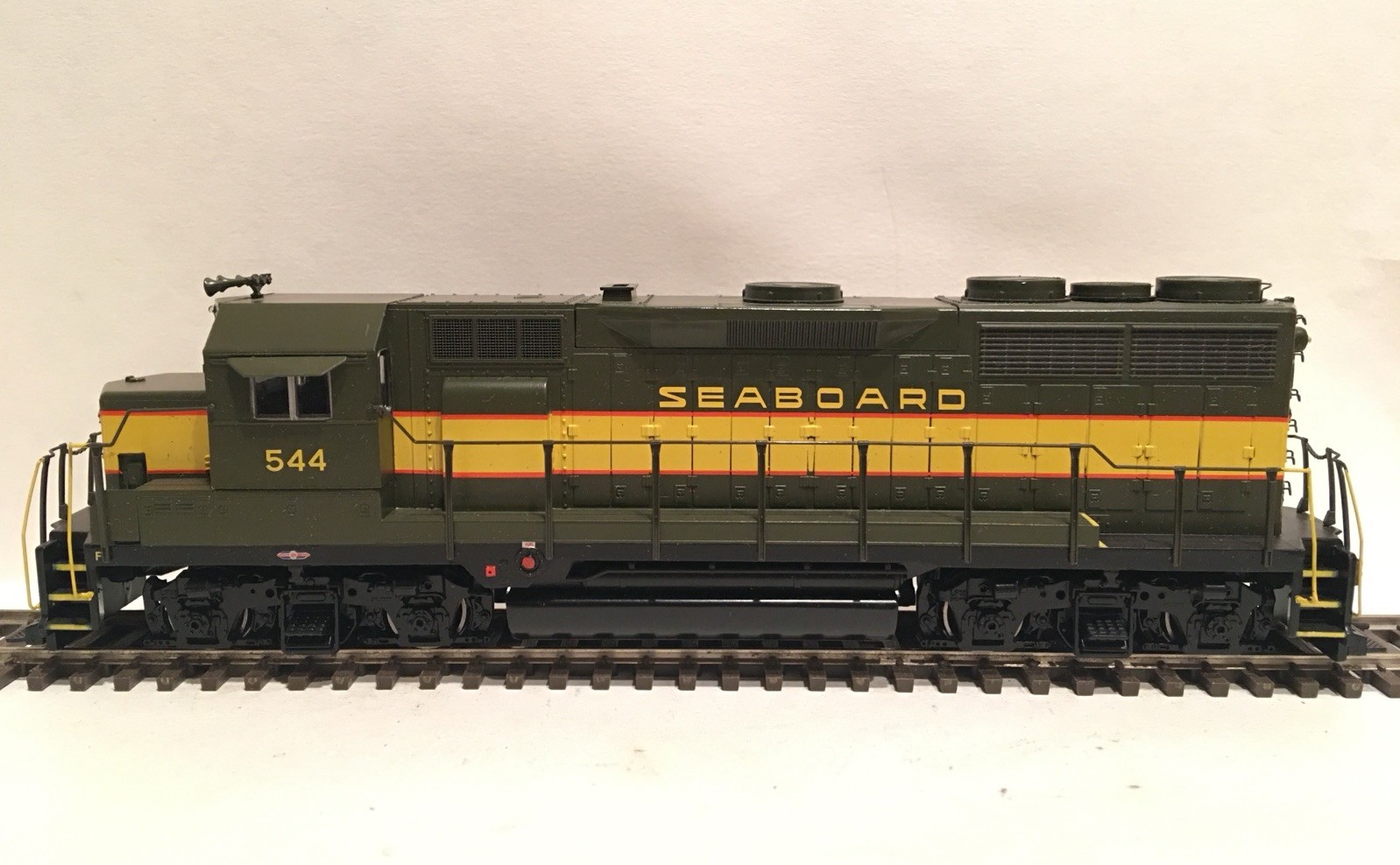 HO Athearn RTR Seaboard Air Line GP35 Powered Diesel Locomotive SAL #544