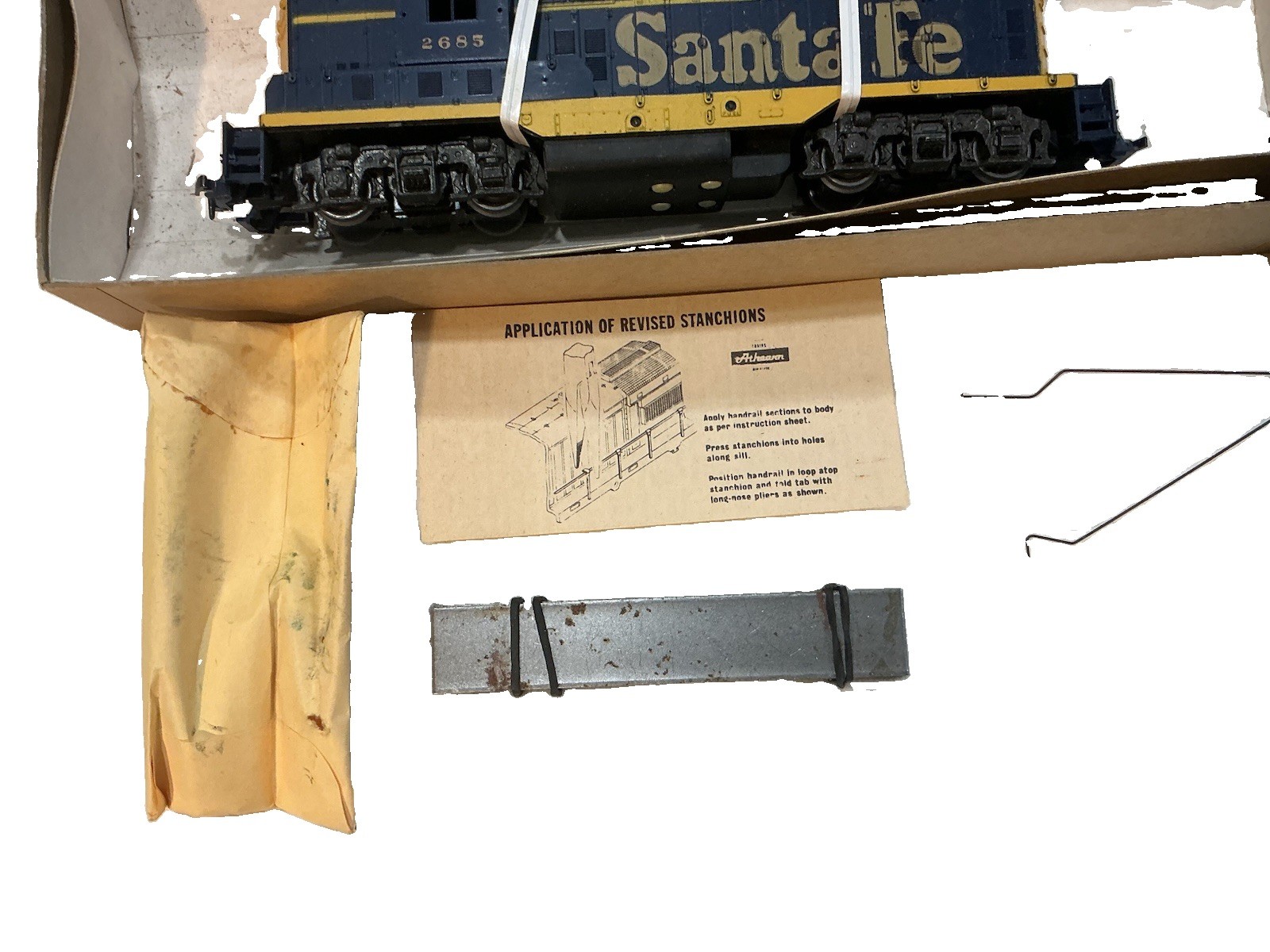 NIB HO Gauge Athearn GP – 9 Powered Diesel Engine 2685 ATSF W/Instructions.🚂🔥