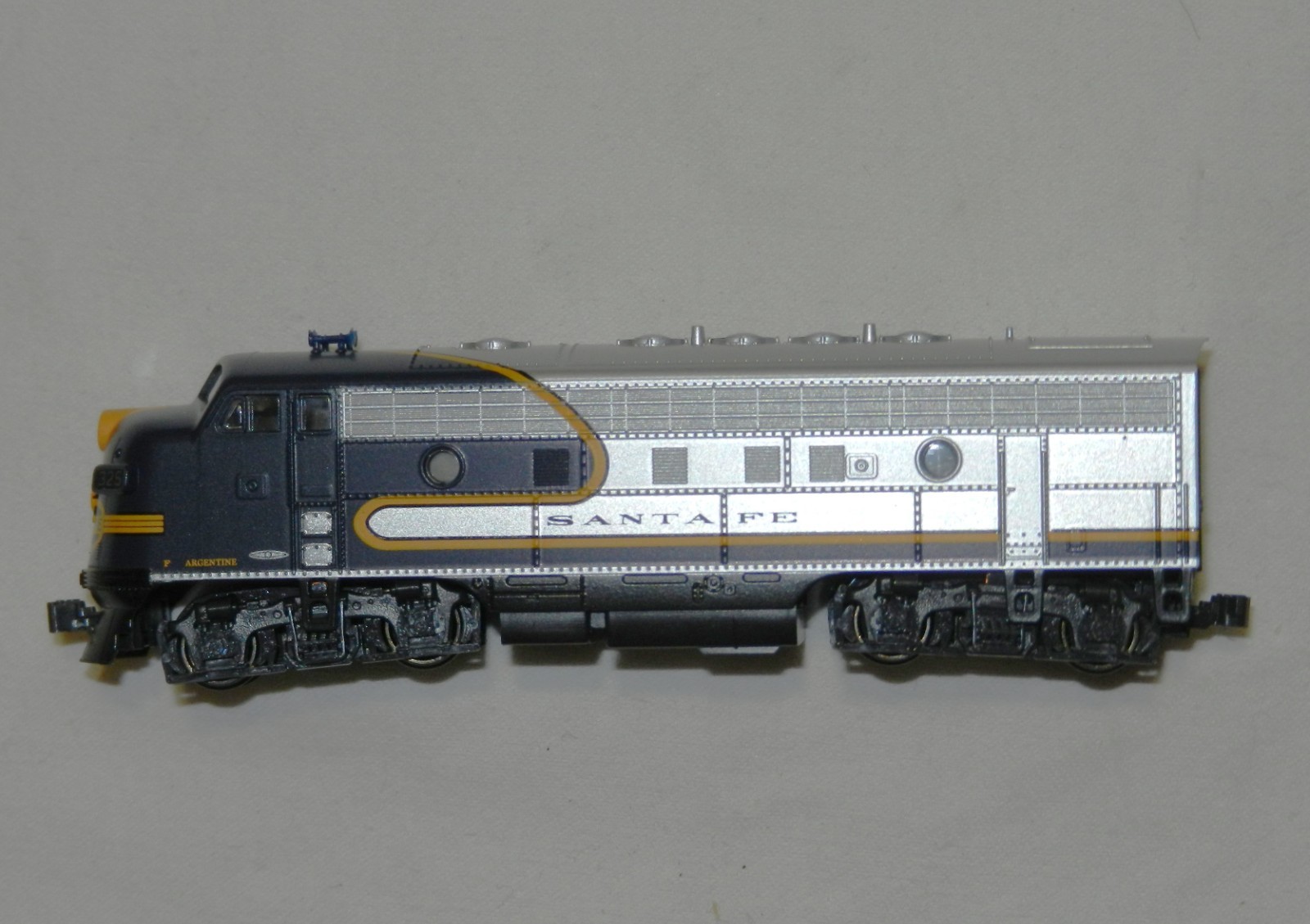 N KATO 176-2126 Santa Fe Blue Bonnet F7A road #325 LNIB