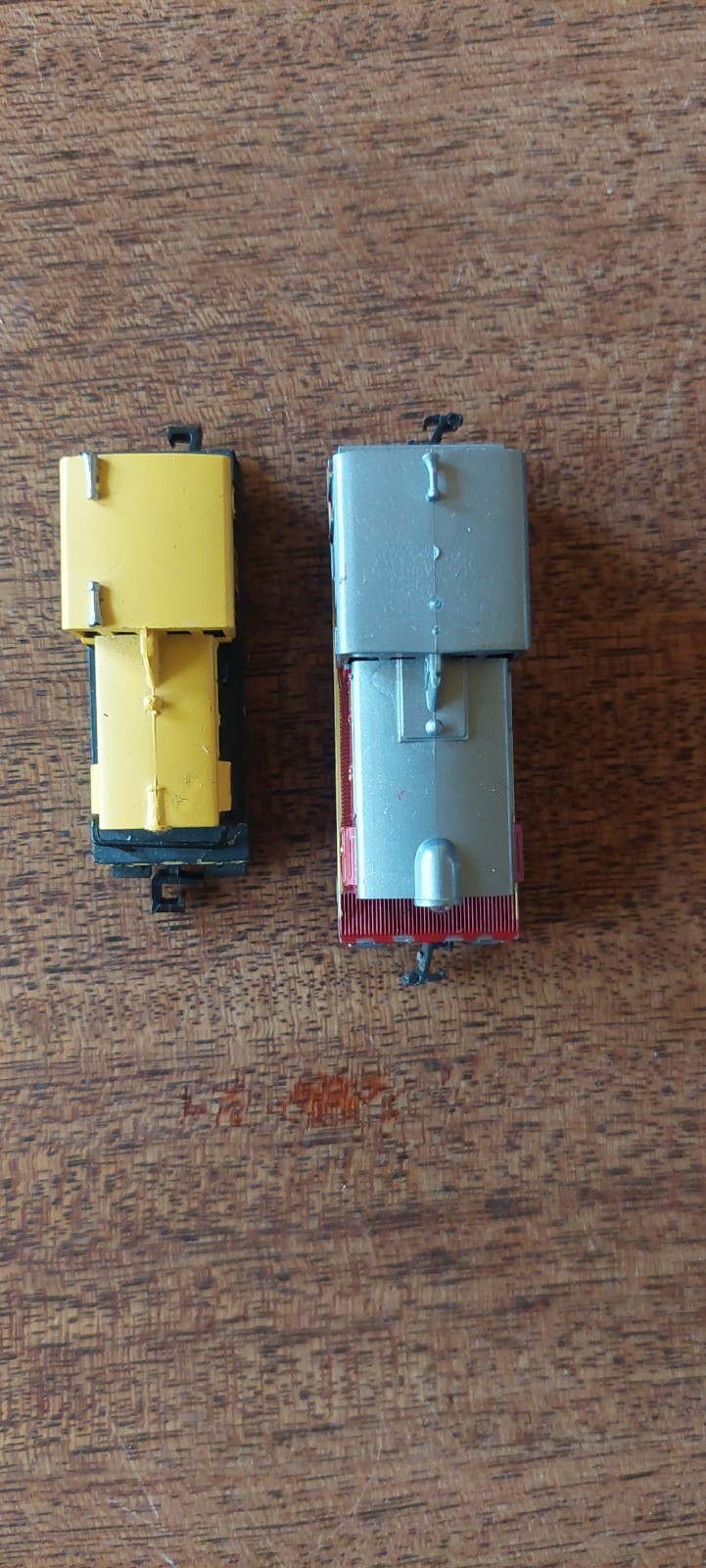 n scale Santa Fe Diesel Switcher Locomotive Red/silver/ yellow. runs perfectly.