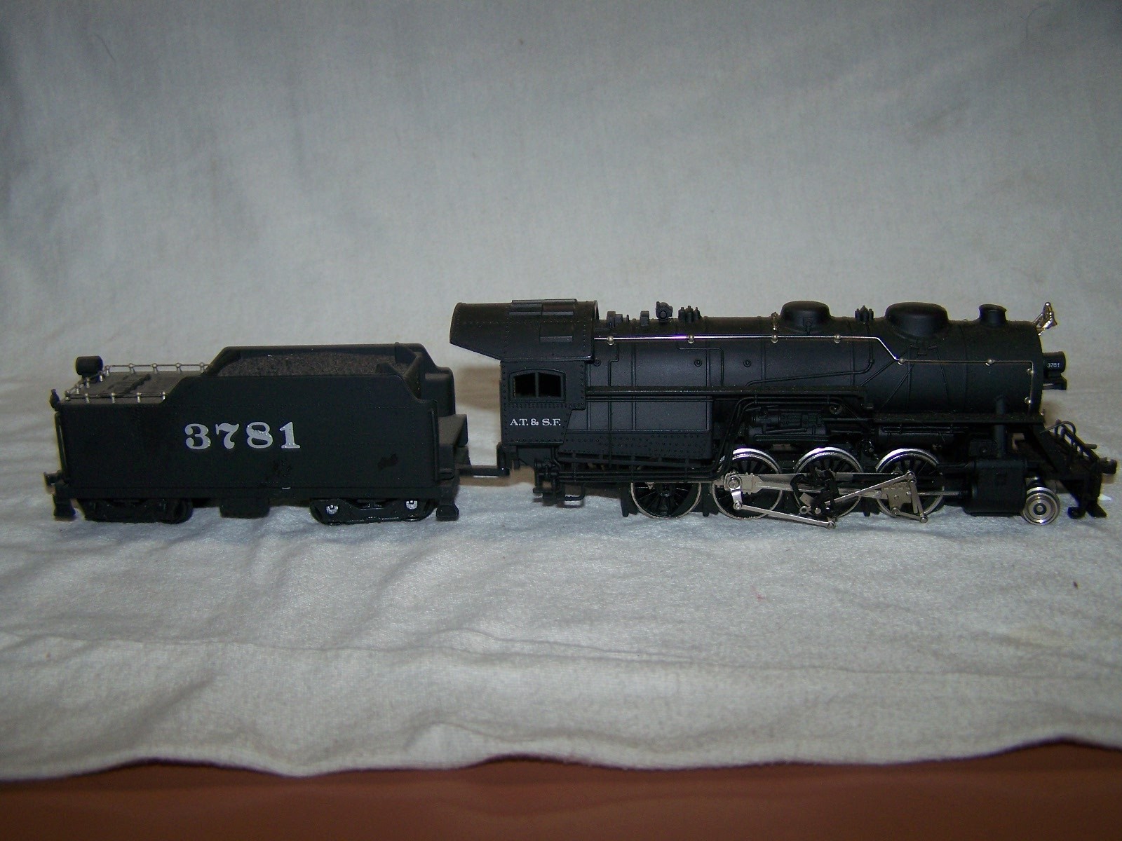 Bachmann #0651 HO Scale 2-8-0 Consolidation Santa Fe(DC)