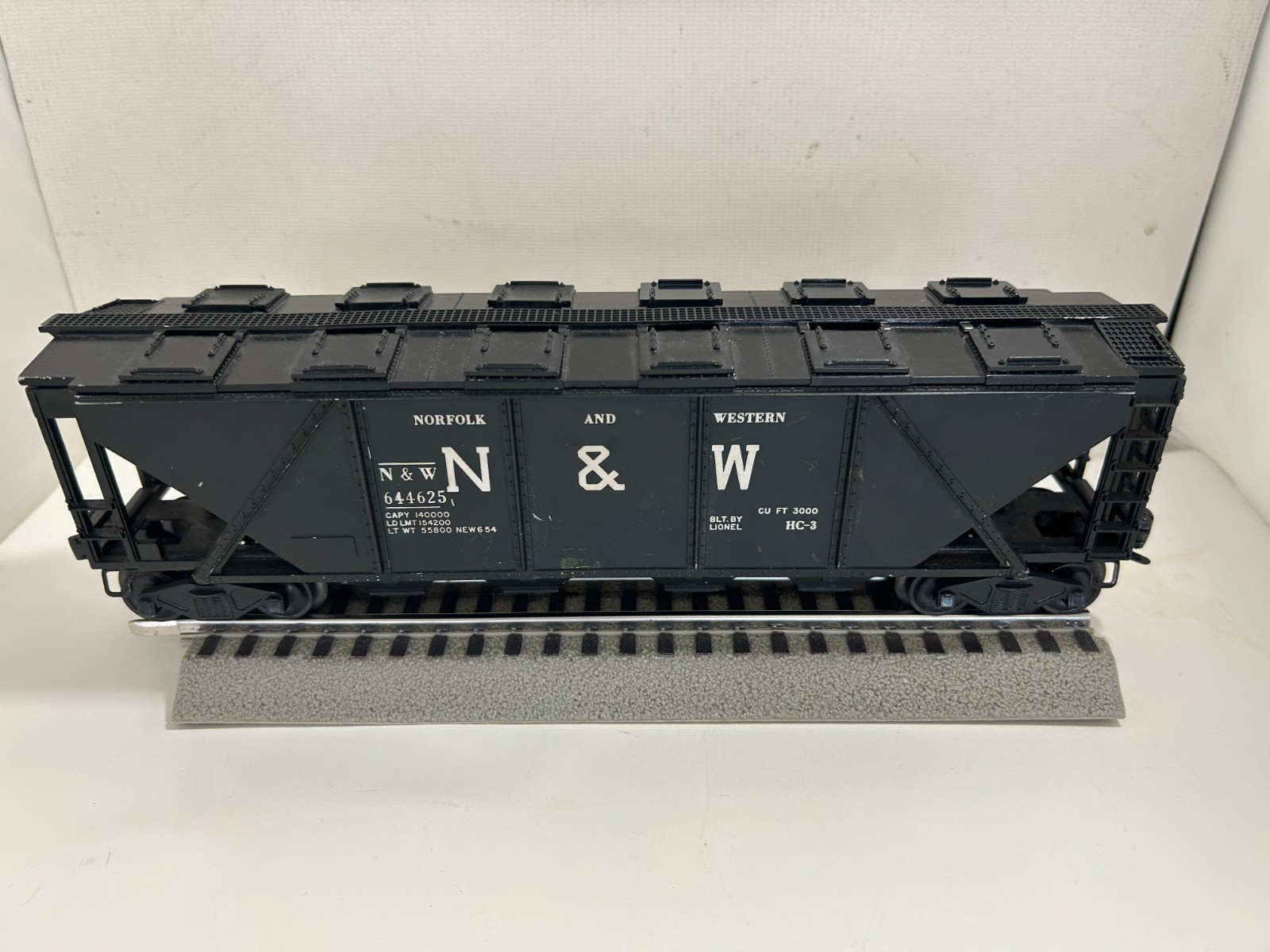 LIONEL O GAUGE LOT OF 6 ROLLING STOCK INCLUDING THE KATY SERIES BOXCAR