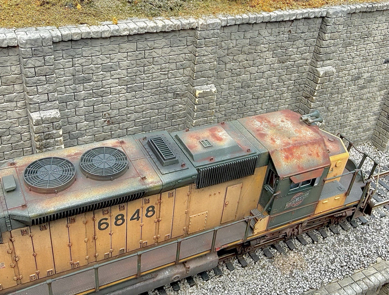 HO Scale BLI EMD SD40-2 CNW #6848 DCC/SOUND/NIB/Weathered