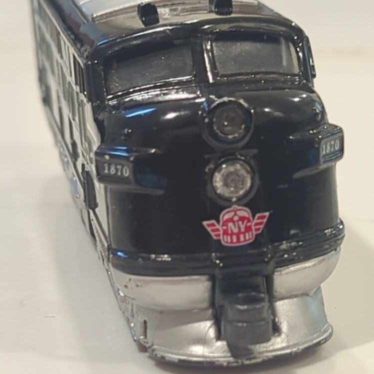Toys R Us HO New York Central Diesel Locomotive #1870 Analog Black/Silver 18085