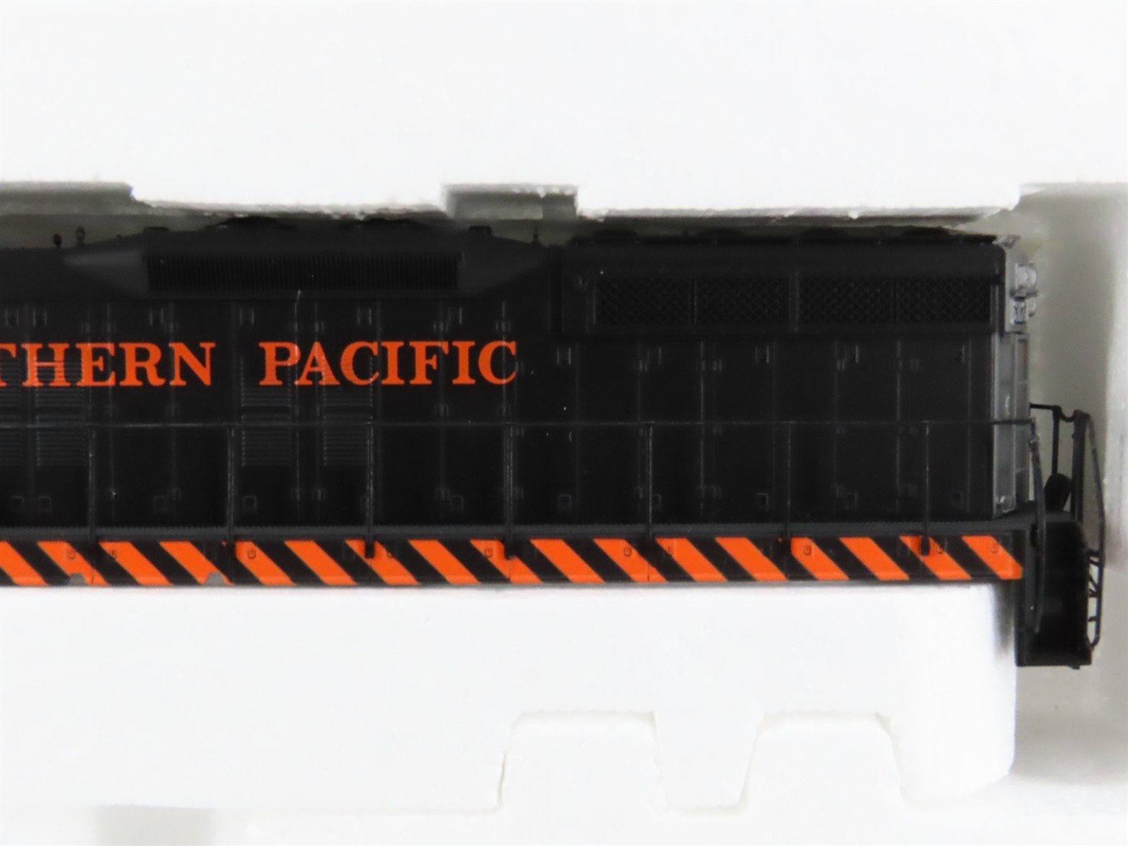 HO Scale Proto 2000 30146 SP Southern Pacific SD7 Diesel Locomotive #5317