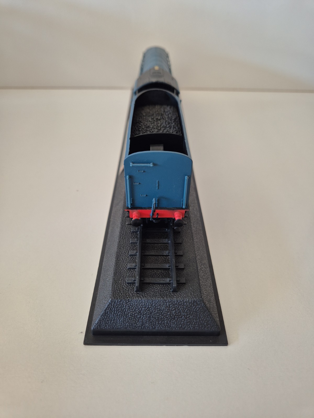 Vintage Mallard Model Train 1938 Class A4 No. 4468 On Stand.