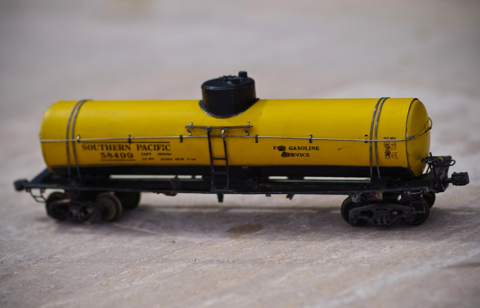 VINTAGE Athearn Roundhouse SP GASOLINE SERVICE TANK CAR HO Made in USA 1950’s
