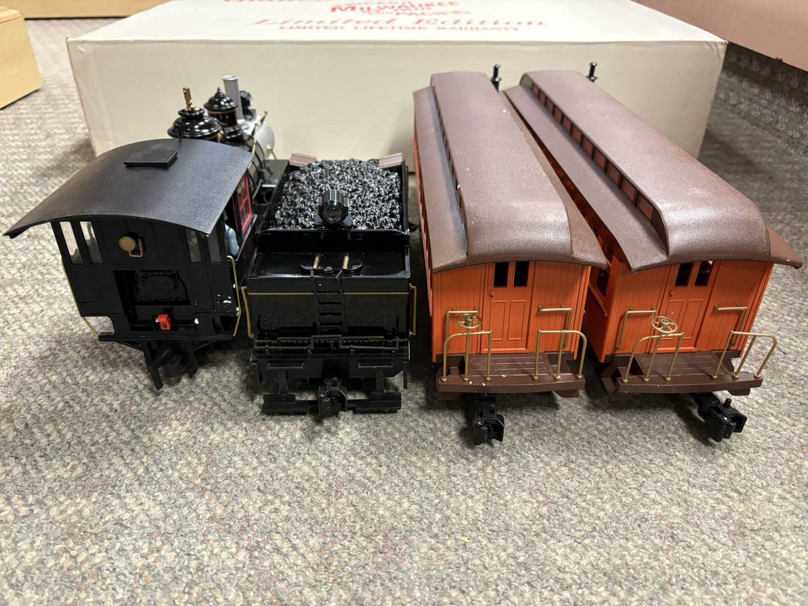 + Bachmann G Scale Golden Classic Chicago Milwaukee Locomotive Passenger Set