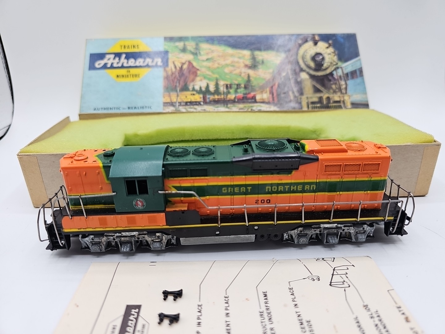 Vintage HO Athearn 3157 GP-9 Diesel Locomotive w/ Original Box & Manual