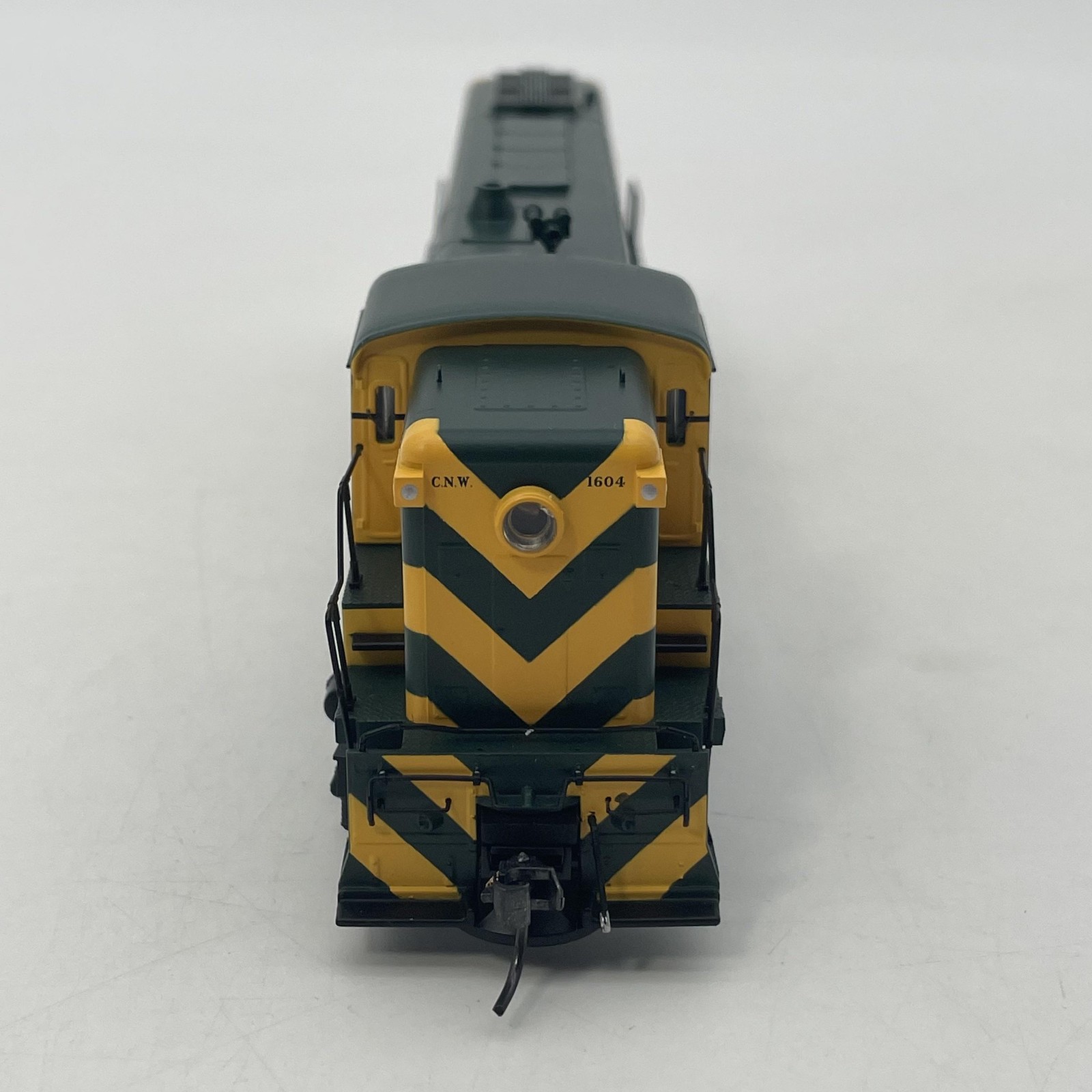 Bowser HO Scale Baldwin AS-616 Diesel Locomotive C&NW 1604 Yellow DC Model Train