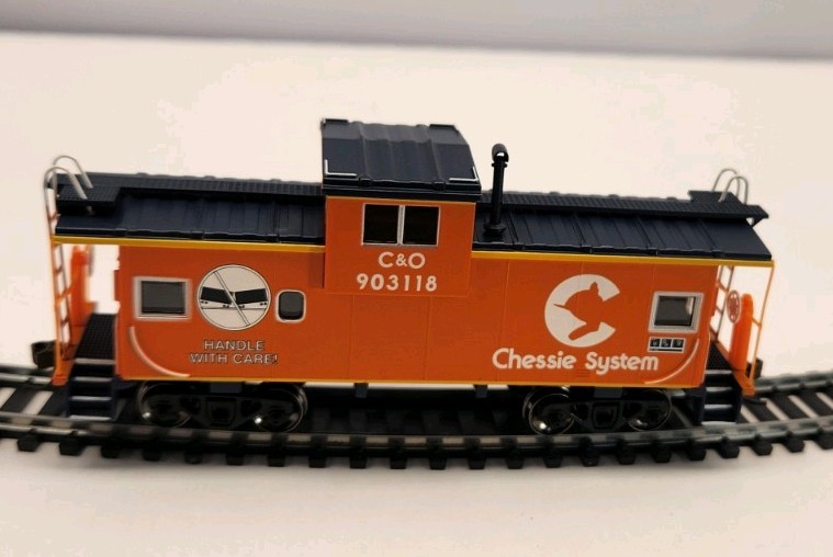 ATHEARN HO 7513 CHESSIE WIDE VISION CABOOSE C&O 903118 MINT B55