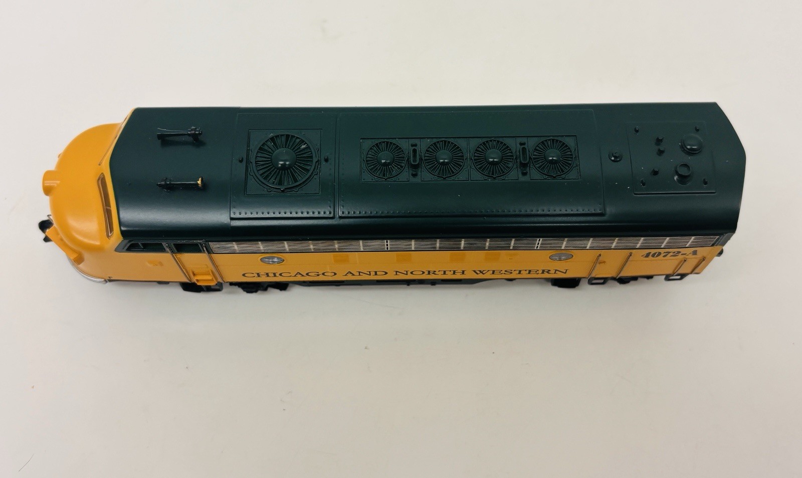 MRC Platinum HO Chicago & North Western C&NW F7A Diesel Locomotive #4072-A CB124