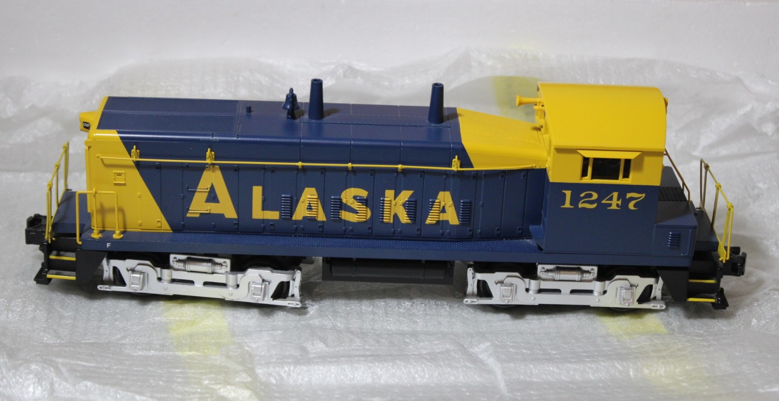 MTH RAIL KING O Gauge ENGINE LOCOMOTIVE DIESEL ALASKA SW-9 SWITCHER #1247