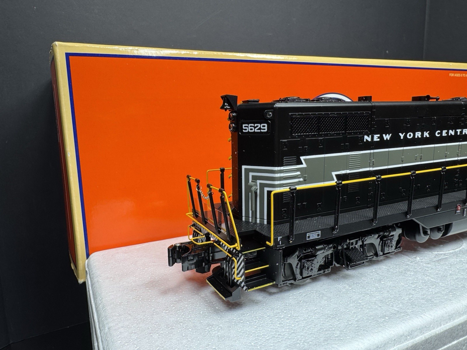 Lionel 6-28562 New York Central NYC GP-7 nonpowered diesel engine #5629 LNIB
