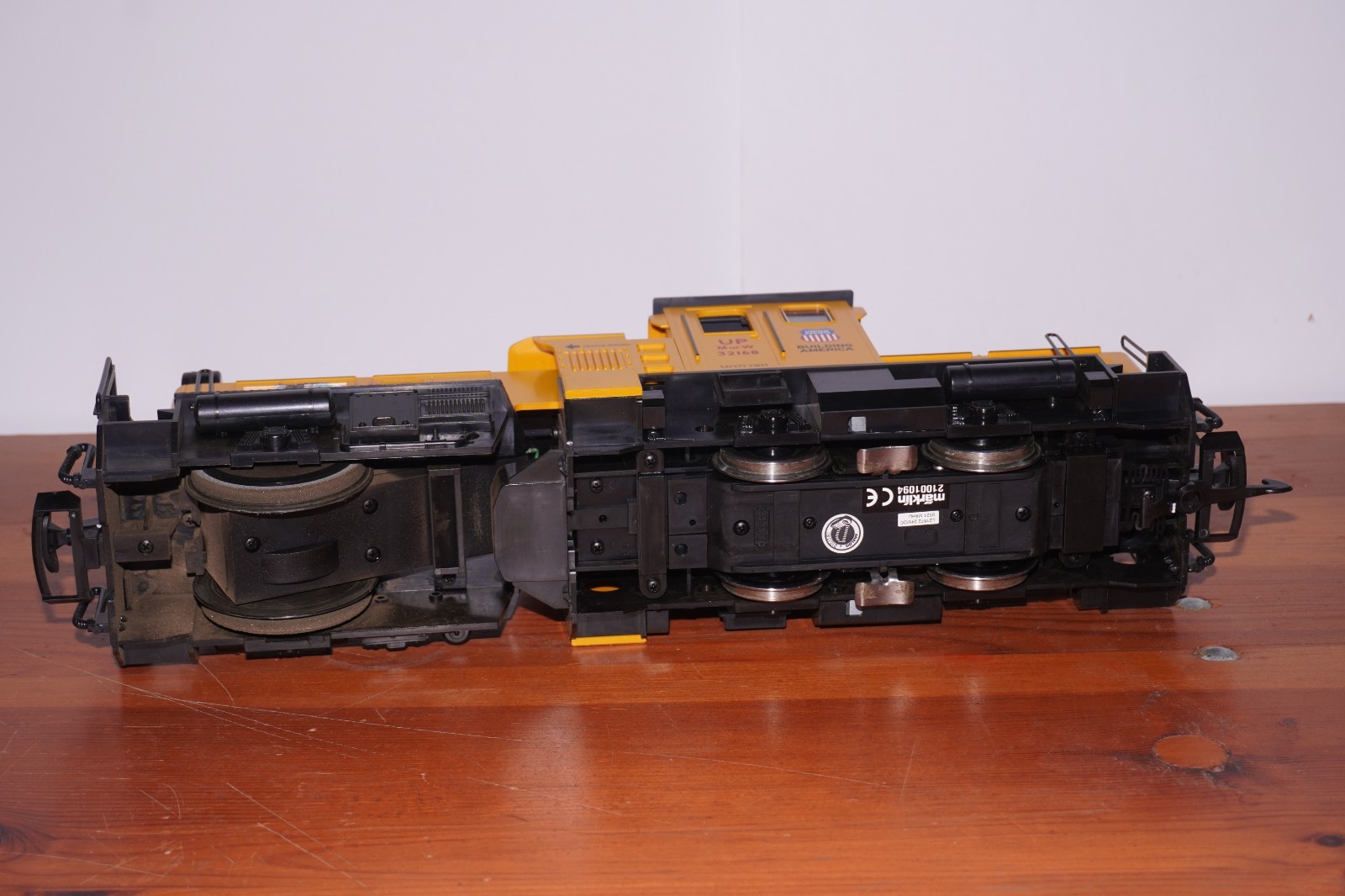 Bod ] LGB G Scale 21672 Track Cleaning Loco – USA Design + Sound & Ob Top