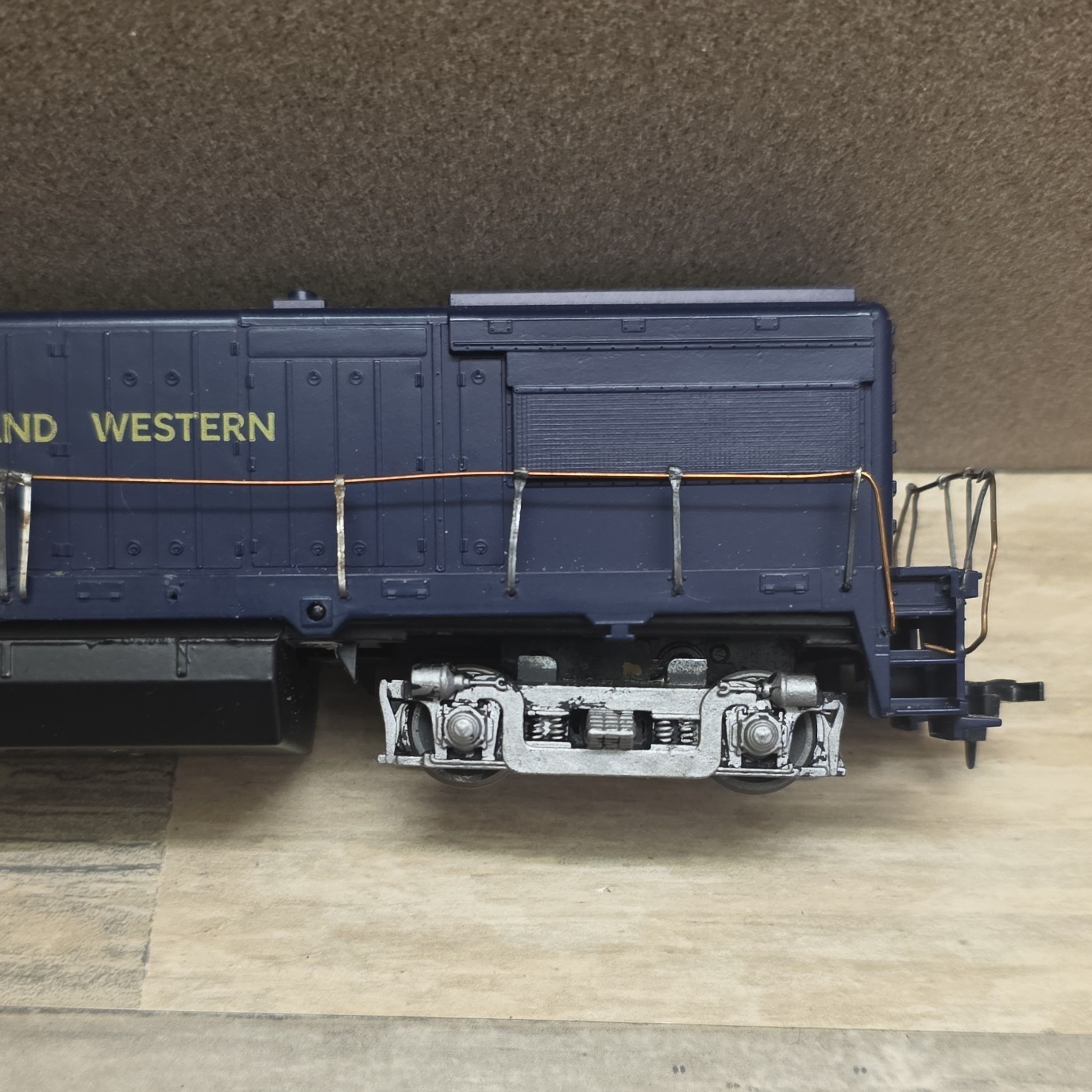 Athearn Norfolk and Western 34014 HO Diesel Locomotive DC Bo-Bo Blue Yellow