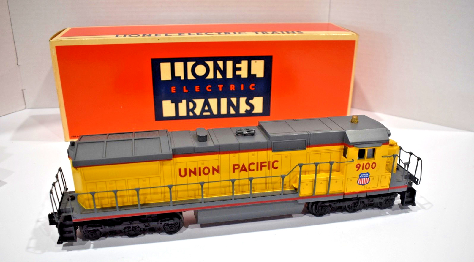 Lionel O27 Gauge 6-18205 Union Pacific Dash-8 40C Diesel Locomotive NM/MT