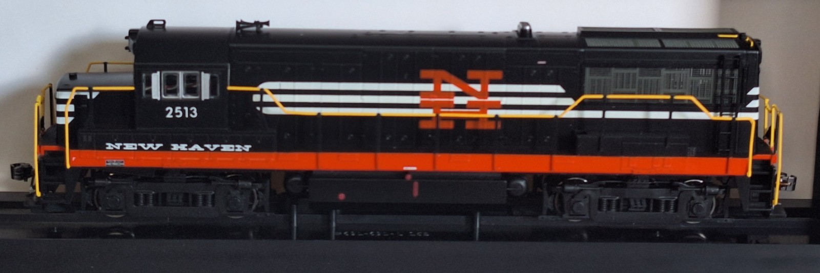 Bowser Executive Line #25151 HO EMD U25B New Haven Ph IV #2513 Standard DC