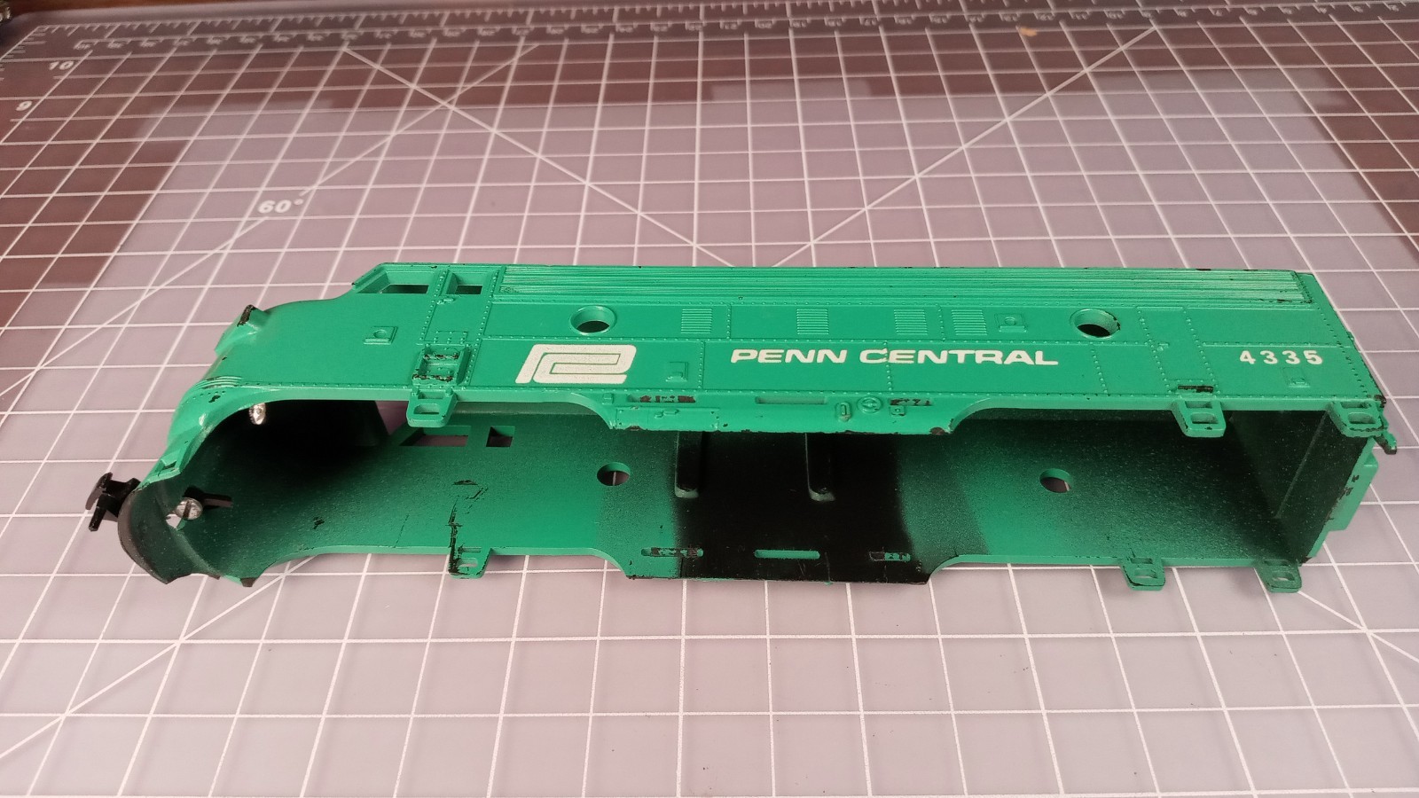 HO SHELL green Penn Central F7A, nose insert, screw down coupler BCK