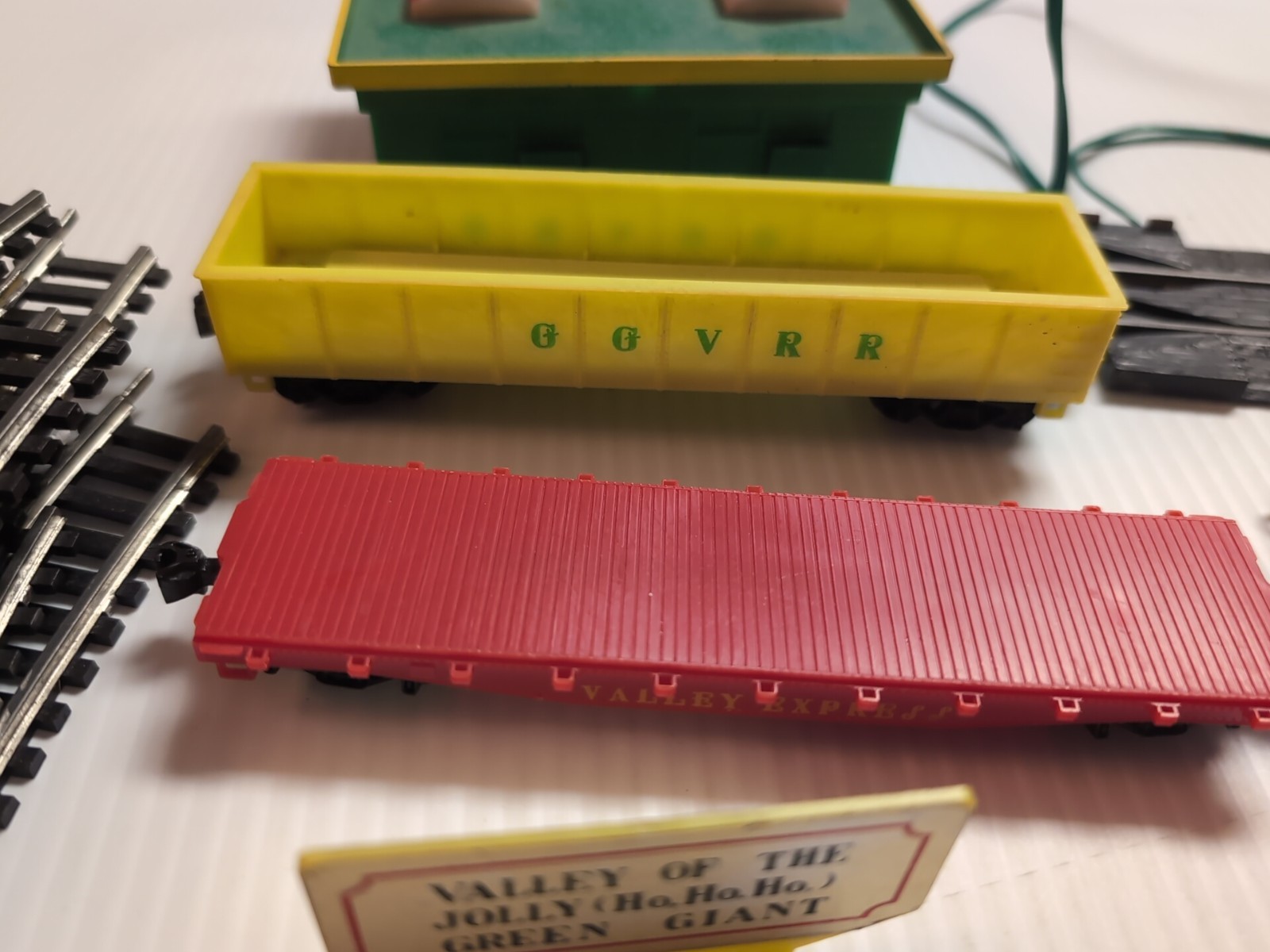 Marx Battery Operated Valley Express HO Train with track Tested