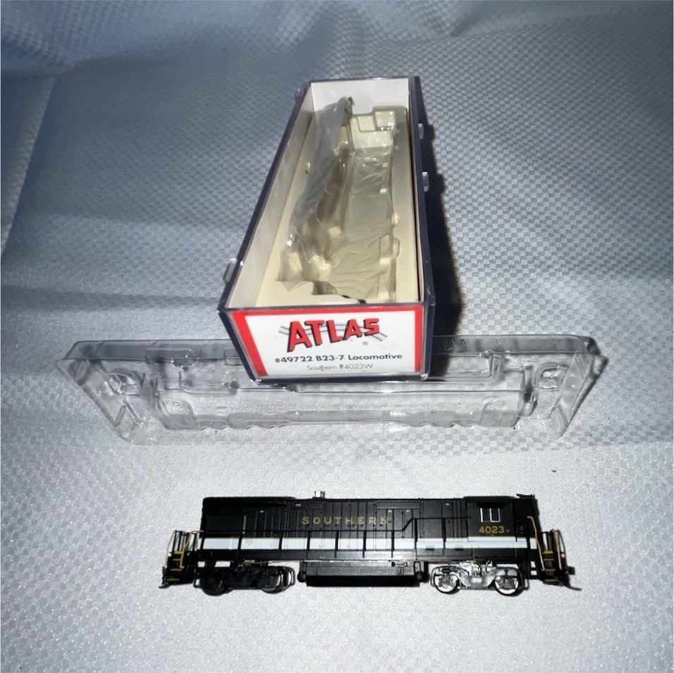 Atlas Southern GE B23-7 #4023 Diesel Locomotive N Scale Analog Black/White