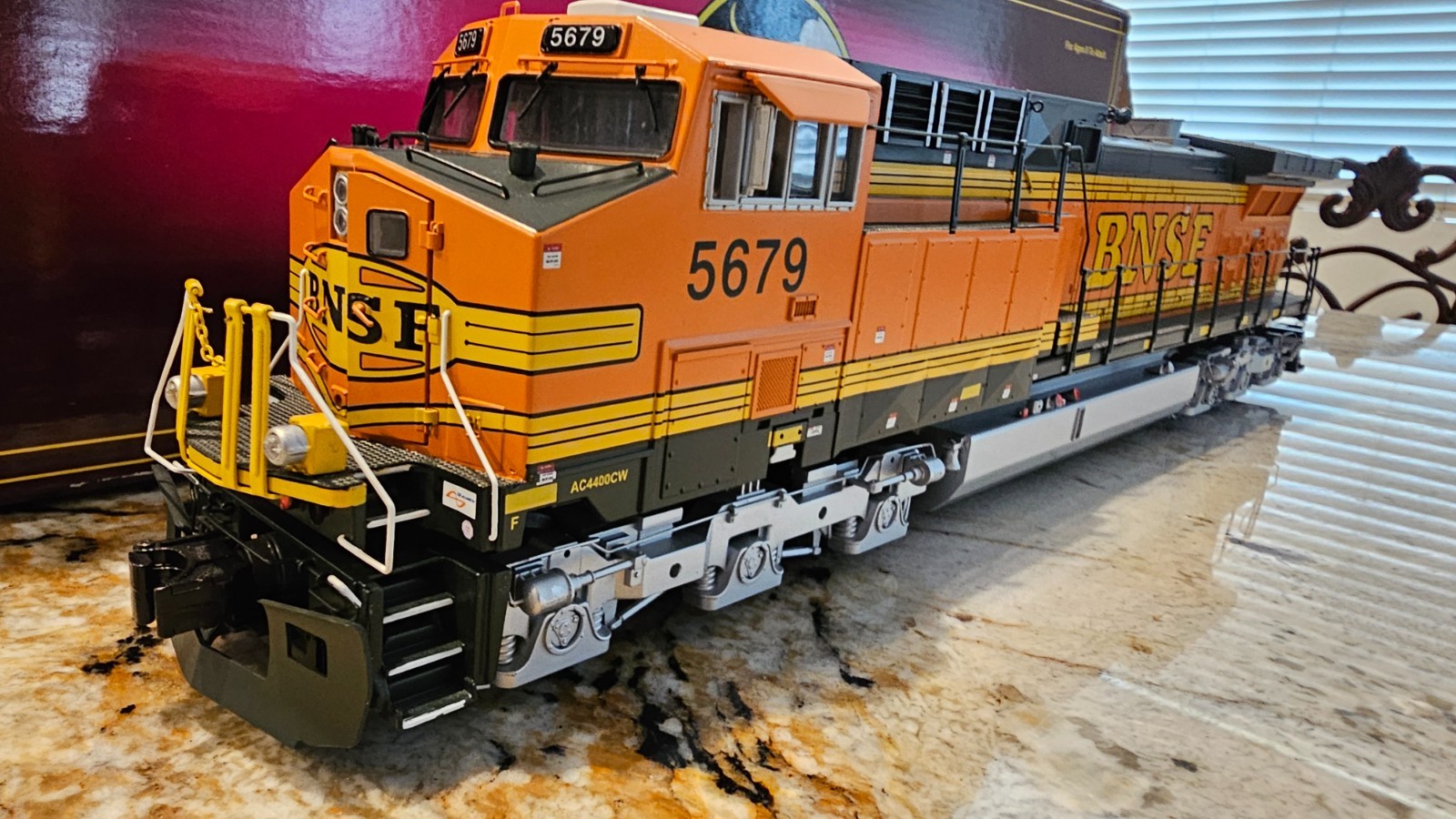 MTH BNSF AC4400CW #5679 Powered Locomotive 3-Rail 20-2629-1 Excellent!