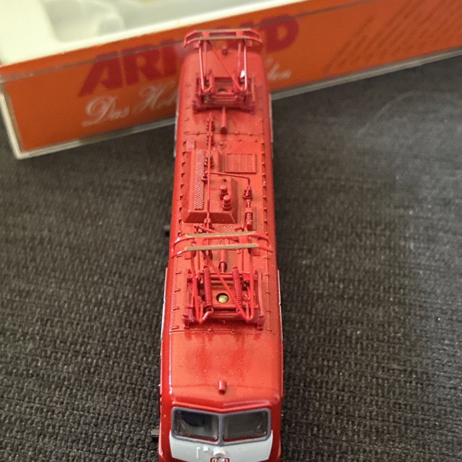 Arnold N Gauge Electric Locomotive BR 111 DB Red Plastic Metal