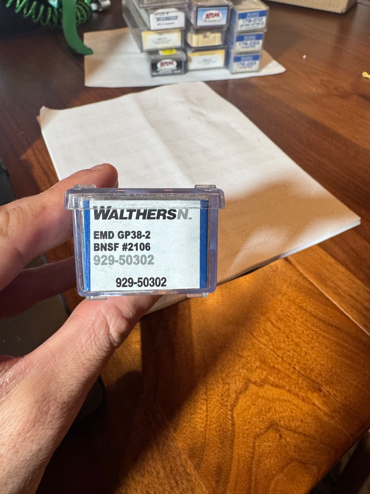 Walthers N 929-50302 EMD GP38-2 BNSF 2106 DCC READY