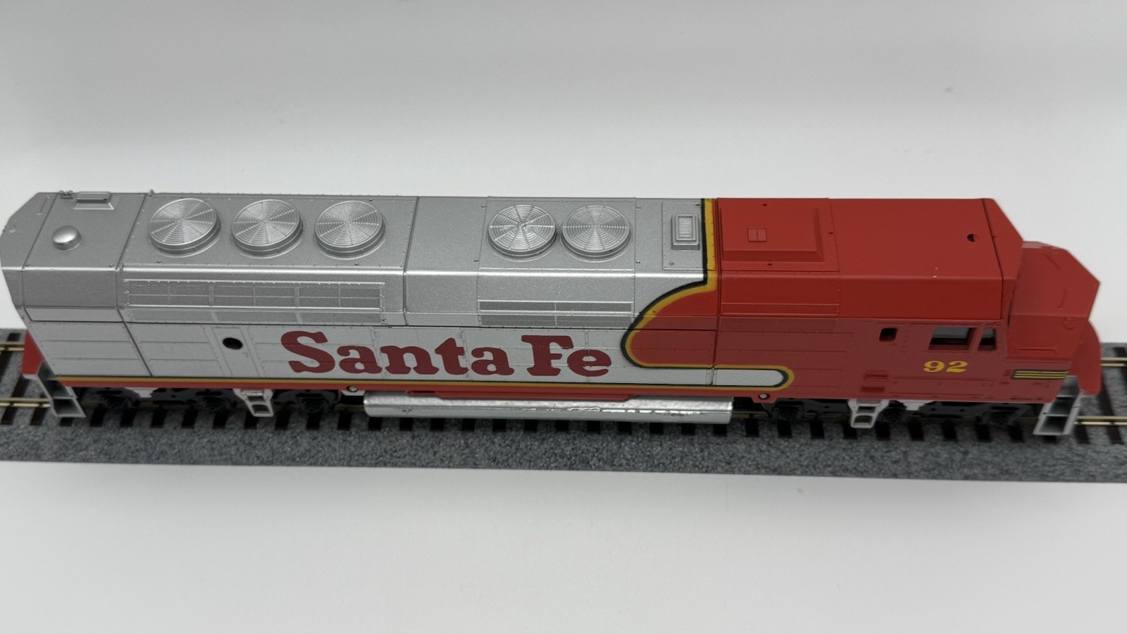 HO Athearn Santa Fe FP45 92 Powered Diesel Locomotive Blue Box Runs Well
