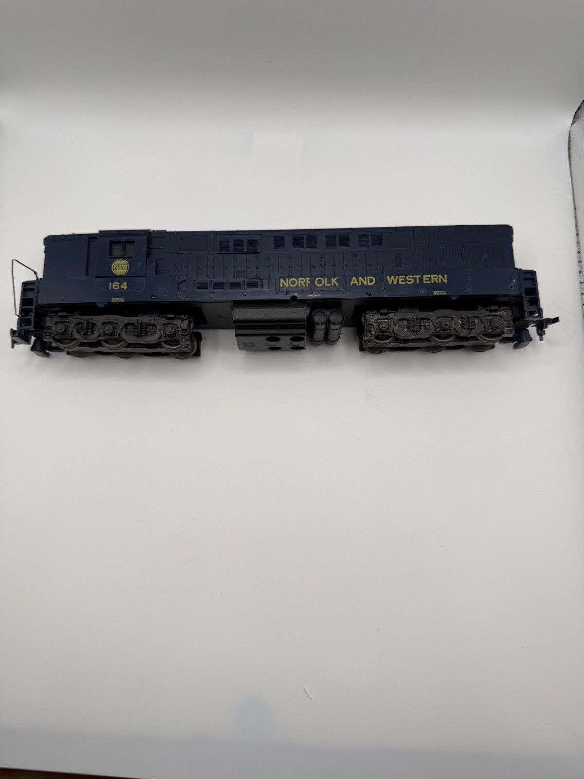 ATHEARN 4304 HO SCALE NORFOLK AND WESTERN H24-66 TRAINMASTER LOCOMOTIVE #174