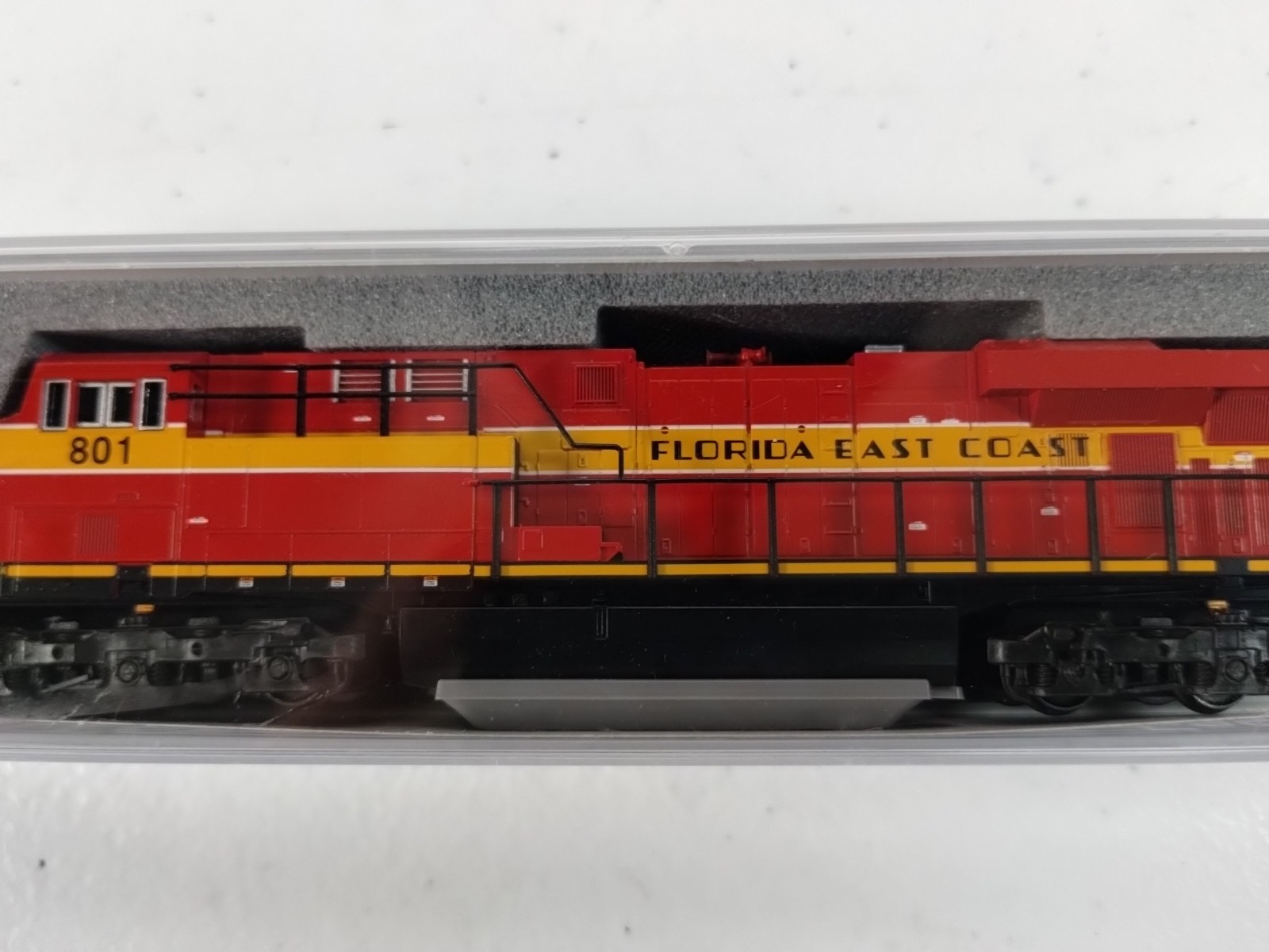 DC KATO 176-8946 N Scale GE ES44C4, Florida East Coast FEC #801 Locomotive