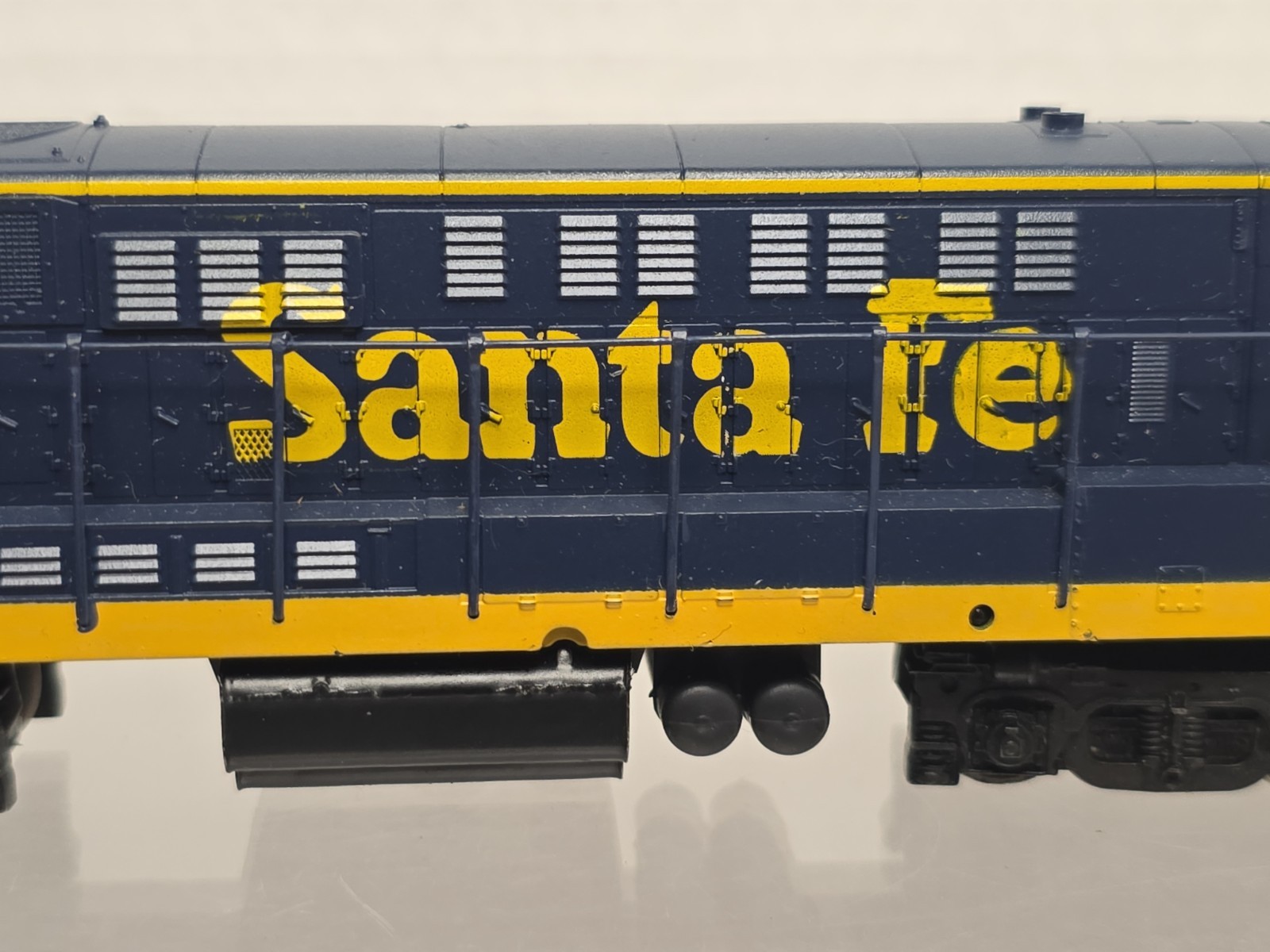 As Is Parts Athearn HO 4306 ATSF Santa Fe FM H24-66 Trainmaster Diesel #9873