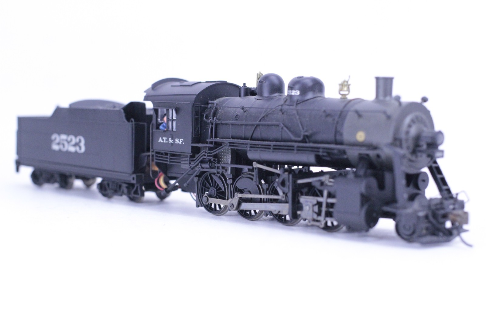Spectrum HO Scale Santa Fe ATSF #2523 2-8-0 Consolidation DC Powered Locomotive