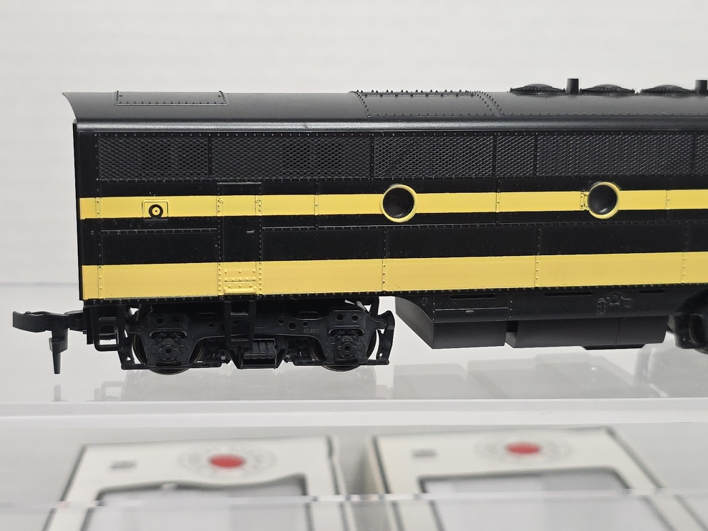 Stewart/Kato HO Scale 8330 Frisco F3 A/B Phase III Both Powered NIB