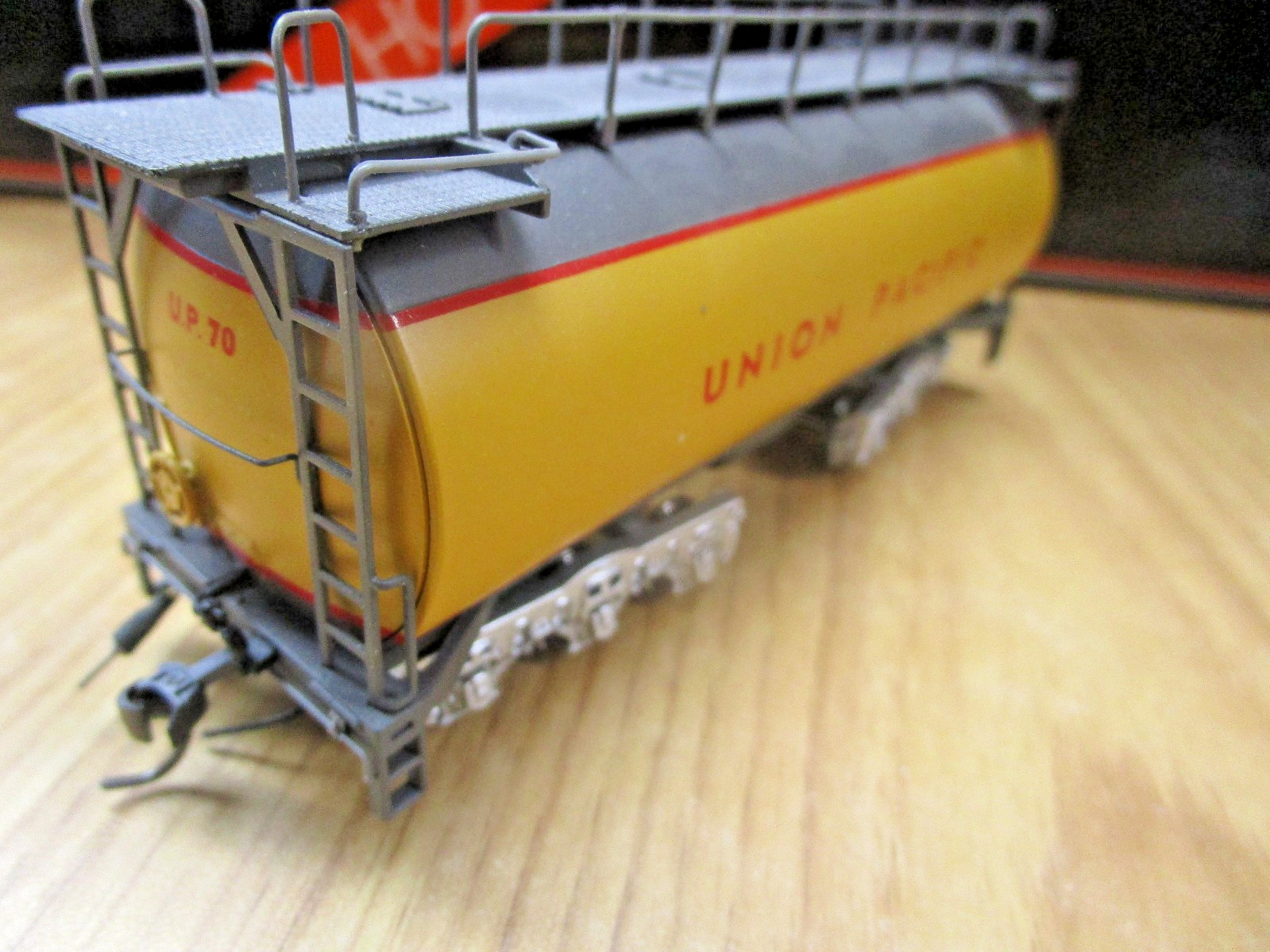 HO Scale Union Pacific Veranda Turbine #70 w/Tender by MTH (DCC/Sound)