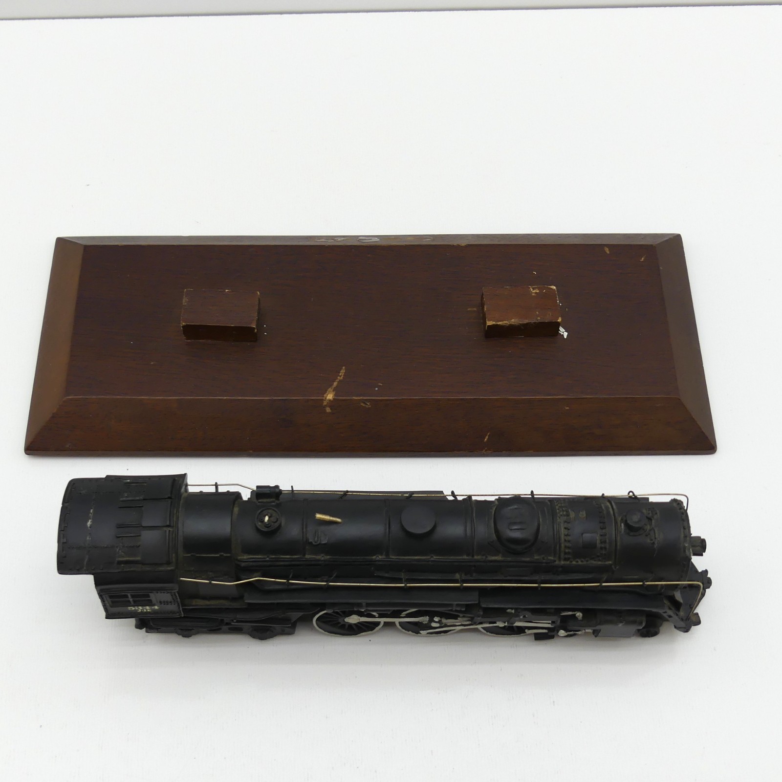 Lionel 1937 700 E Scale Hudson 5344 J-IE locomotive Train Model with Base