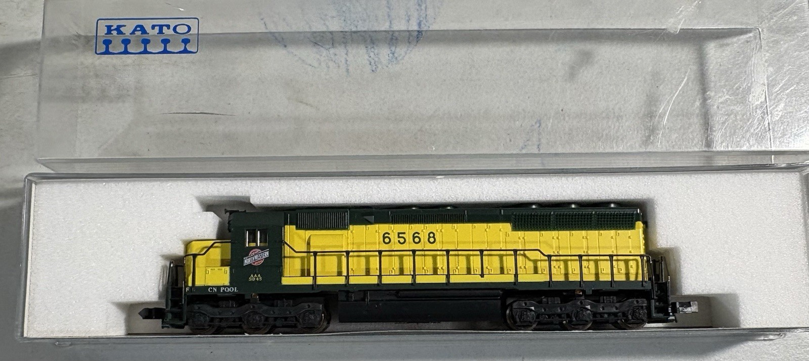176-3107 Kato SD45 Chicago North Western Locomotive N Scale CNW #6568