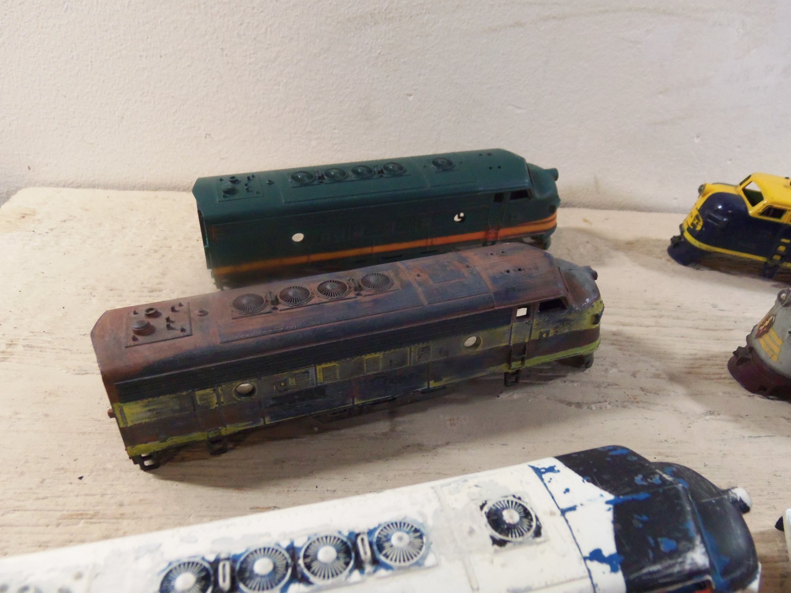 HO Lot of 9 Unmarked Locomotive Shells Parts Pieces