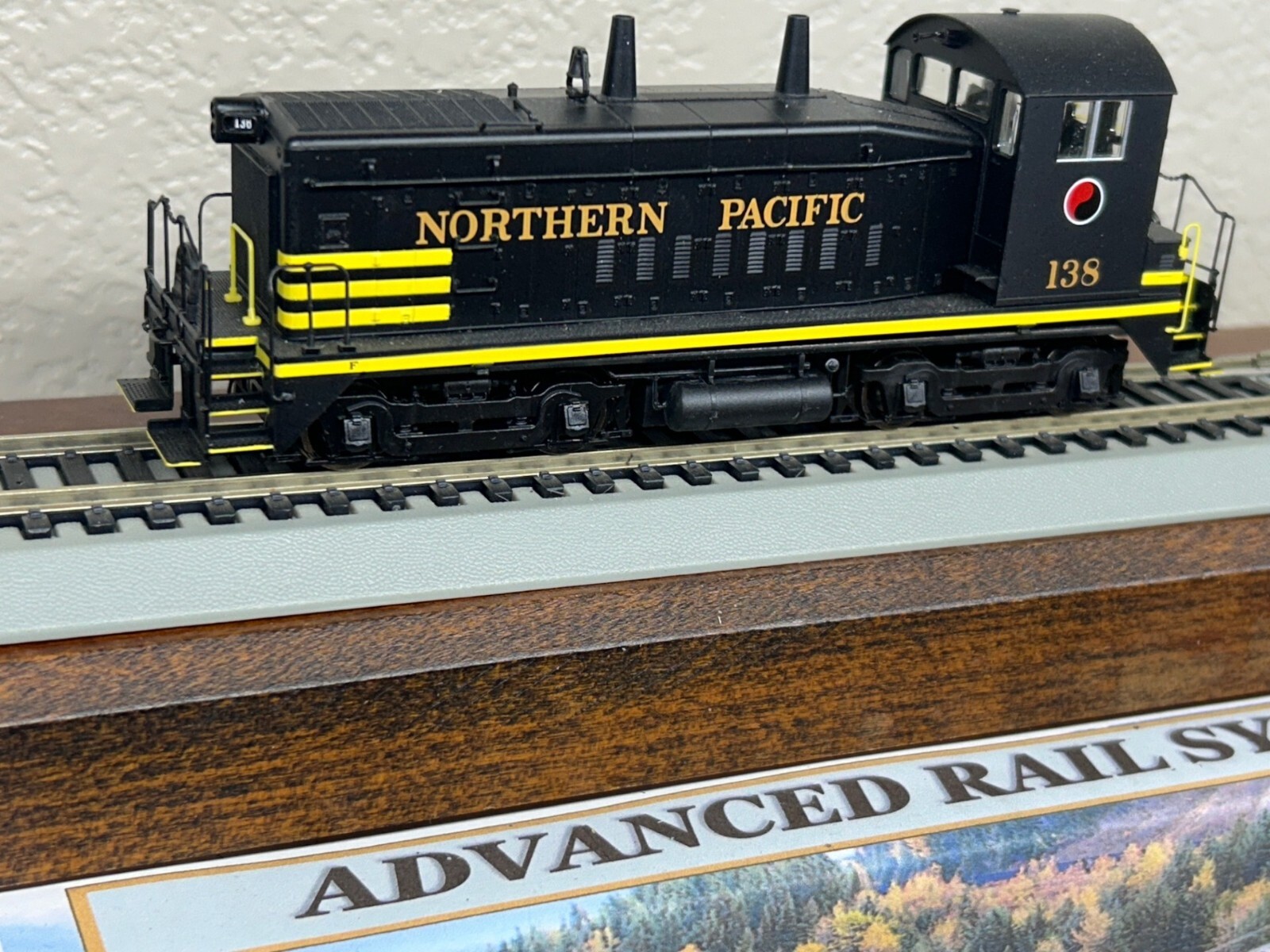 NORTHERN PACIFIC SW9/1200 SWITCH LOCO DC/DCC Ready HO Scale -“PROTO” DISPLAY