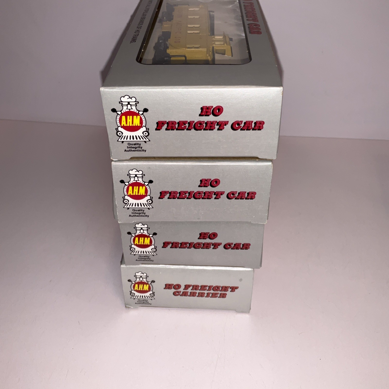 AHM HO Scale Freight Car Lot Union Pacific Peabody Caboose Operating Accessory