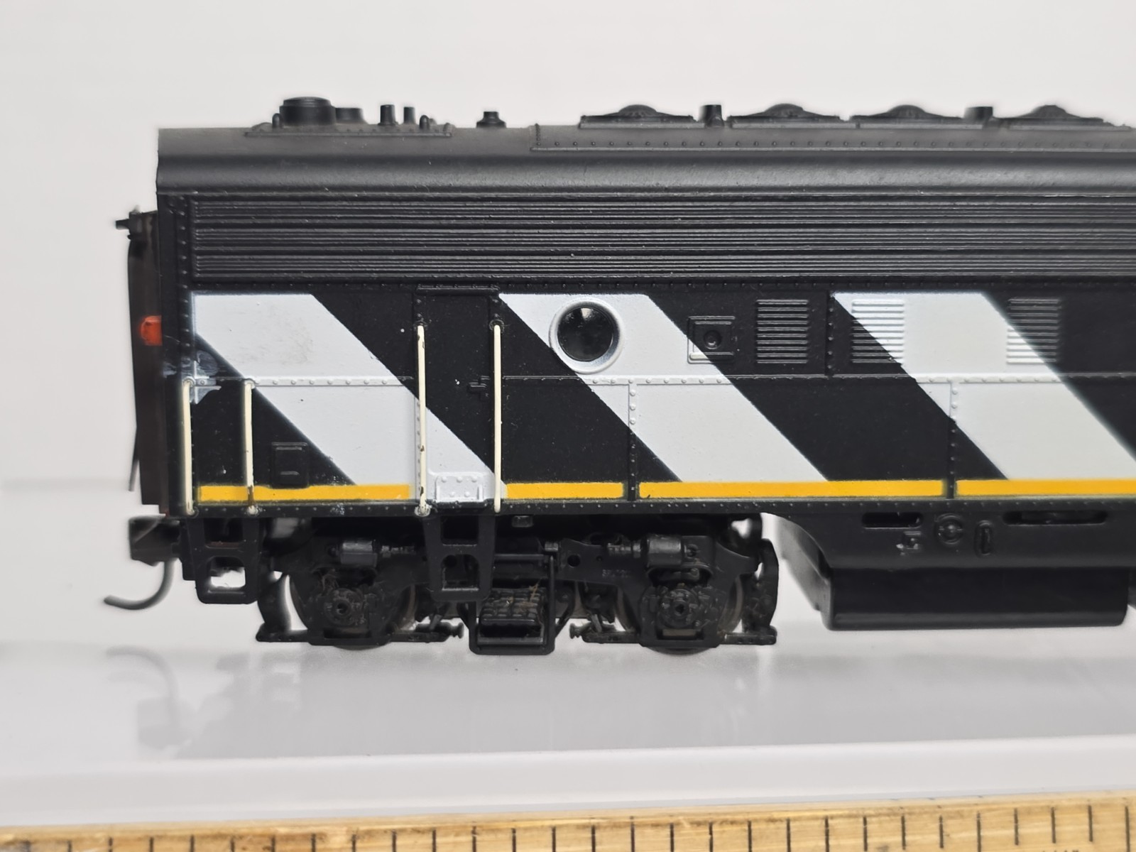 Athearn HO Scale Custom Canadian National CN 9102 F-7 A Diesel Locomotive Kadee