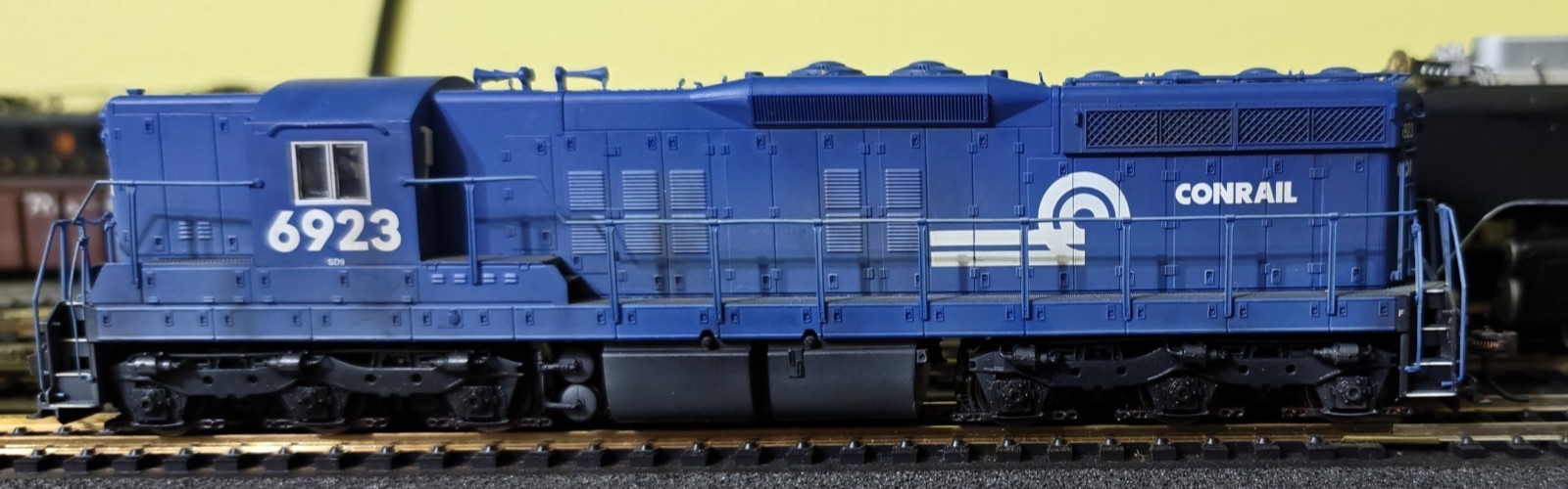 PROTO 2000 Series Conrail 6923 SD9 DCC No Sound #21237 HO Scale
