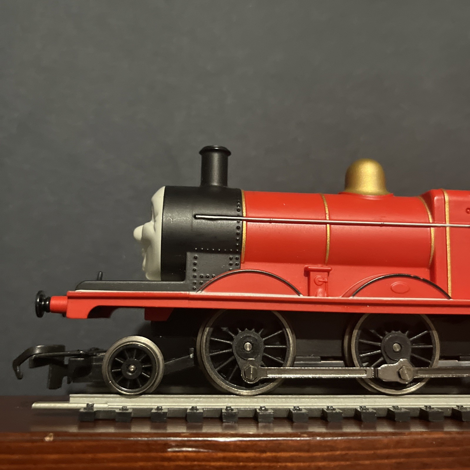 RARE OO Hornby R852 Thomas & Friends James The Red Engine – WORKS (READ)