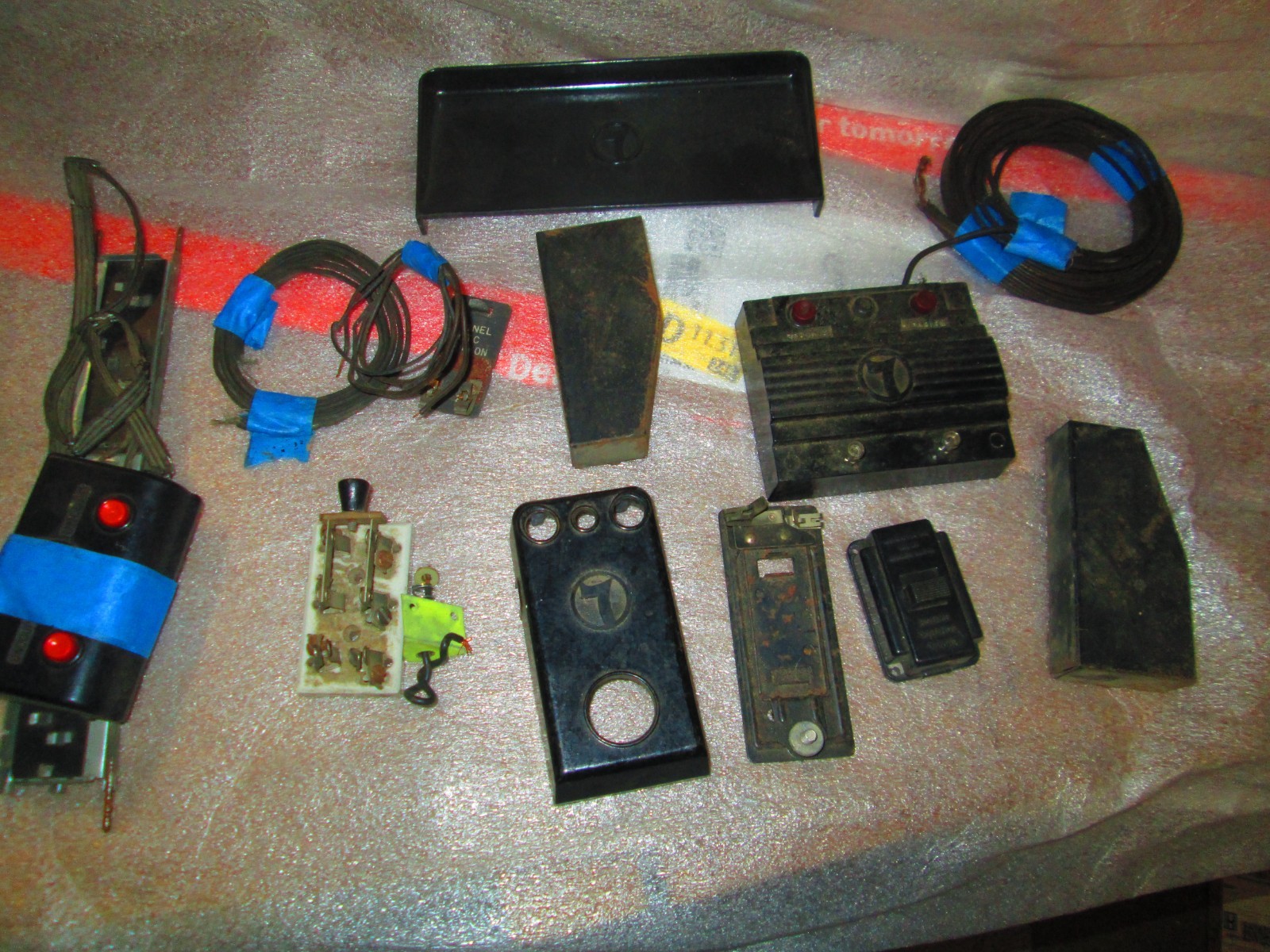 Vtg 0 027 Gauge Remote Whistle Control Switches Wire Lot Etc. Lionel