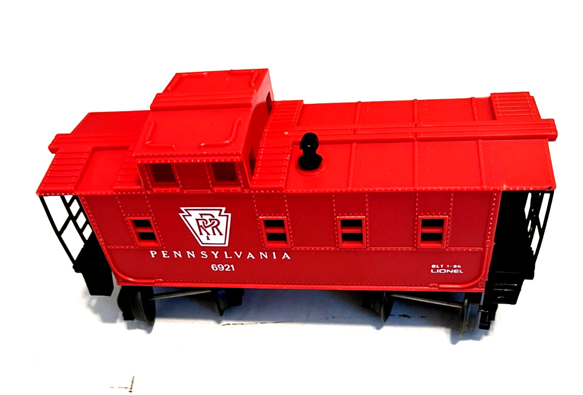 Vintage Lionel steam train set – locomotive #2026, tender, 4 Freight Cars, RUNS