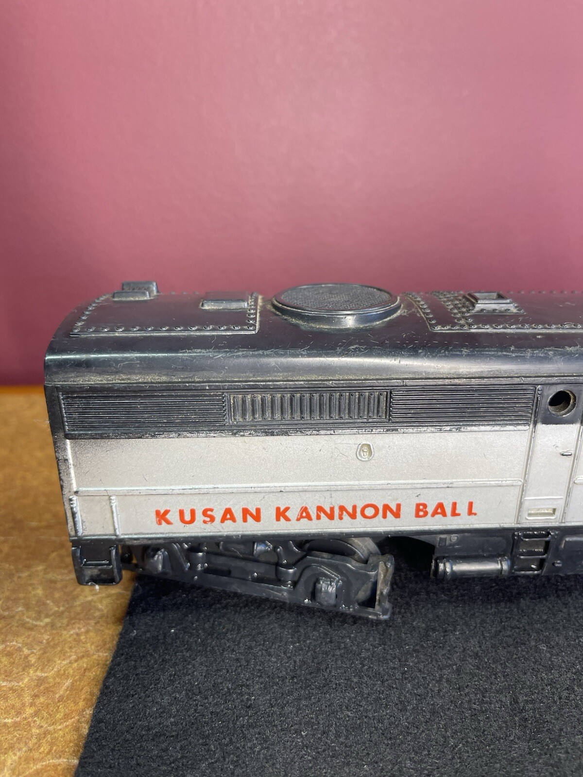 Vintage Train – KMT Kusan ‘Auburn’ 2716 ALCO Dummy Diesel Locomotive Kannon Ball