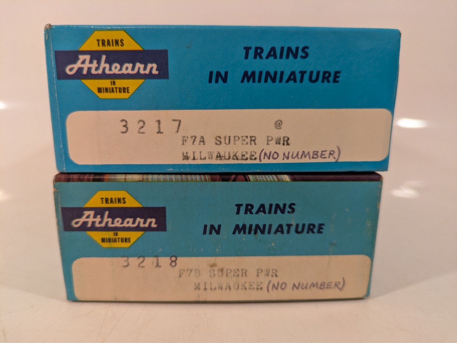 HO EMD F7A/F7B Set (Both Powered) Milwaukee Road DC NIB NOS # 3217/8