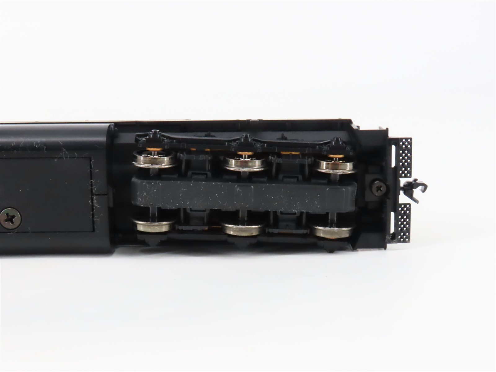 HO Scale KATO 37-6329 WC Wisconsin Central EMD SD40 Diesel #6001 – DCC Ready