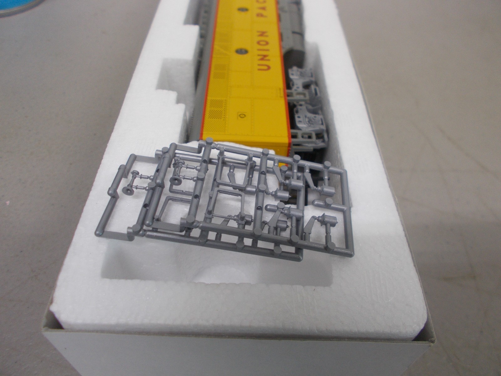 STEWART / KATO # 8511~UNION PACIFIC F3B POWERED LOCOMOTIVE ~NIB~HO SCALE ~ LOT D