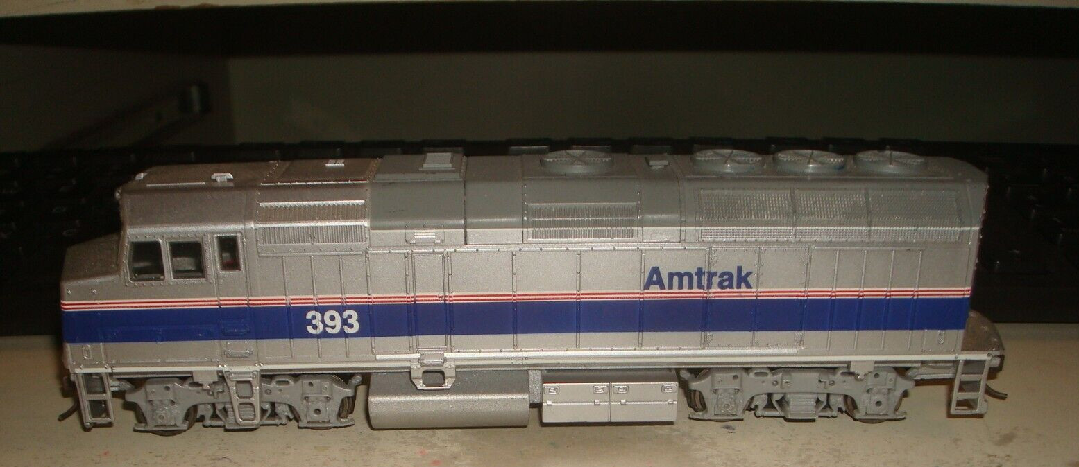 HO. WALTHERS TRAINLINE. AMTRAK. PHASE IV EMD. F40PH POWERED. # 393